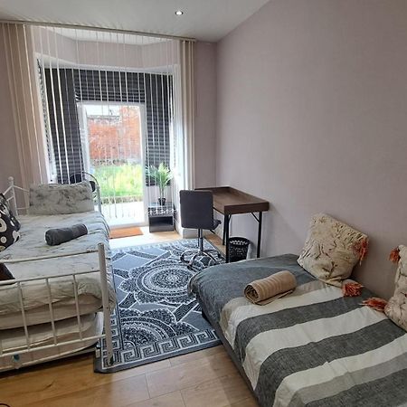 Comfy Fenia Stay London Ngoại thất bức ảnh