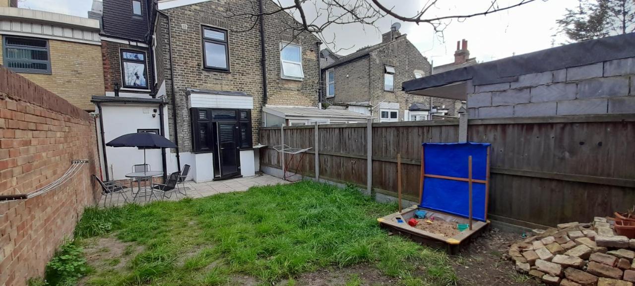 Comfy Fenia Stay London Ngoại thất bức ảnh