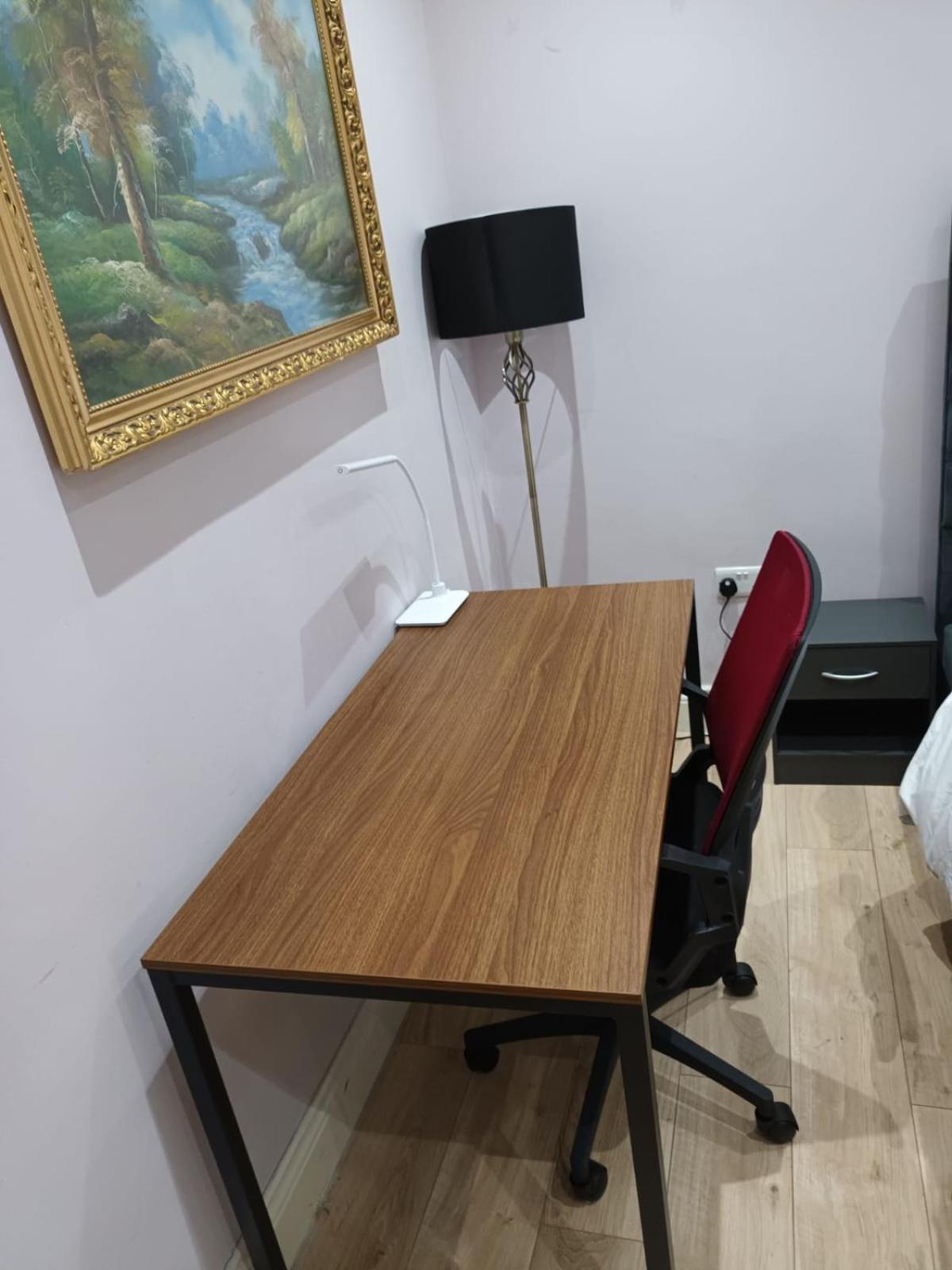 Comfy Fenia Stay London Phòng bức ảnh