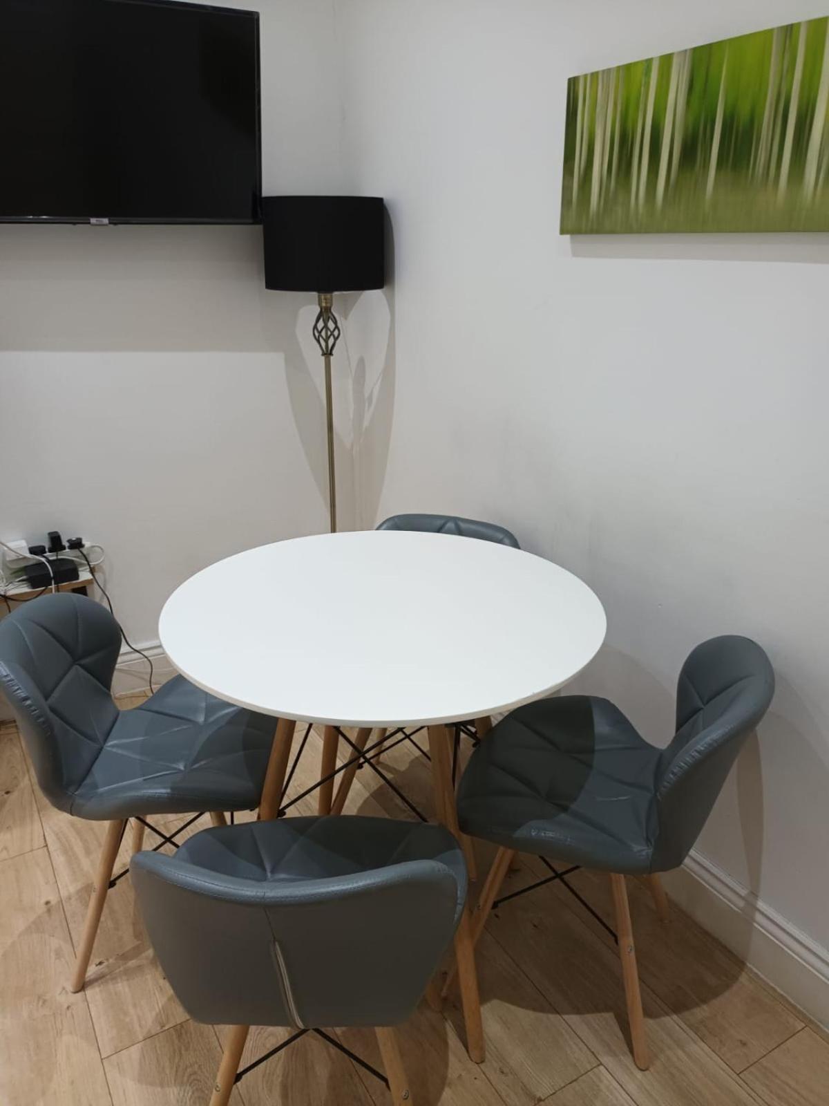 Comfy Fenia Stay London Phòng bức ảnh