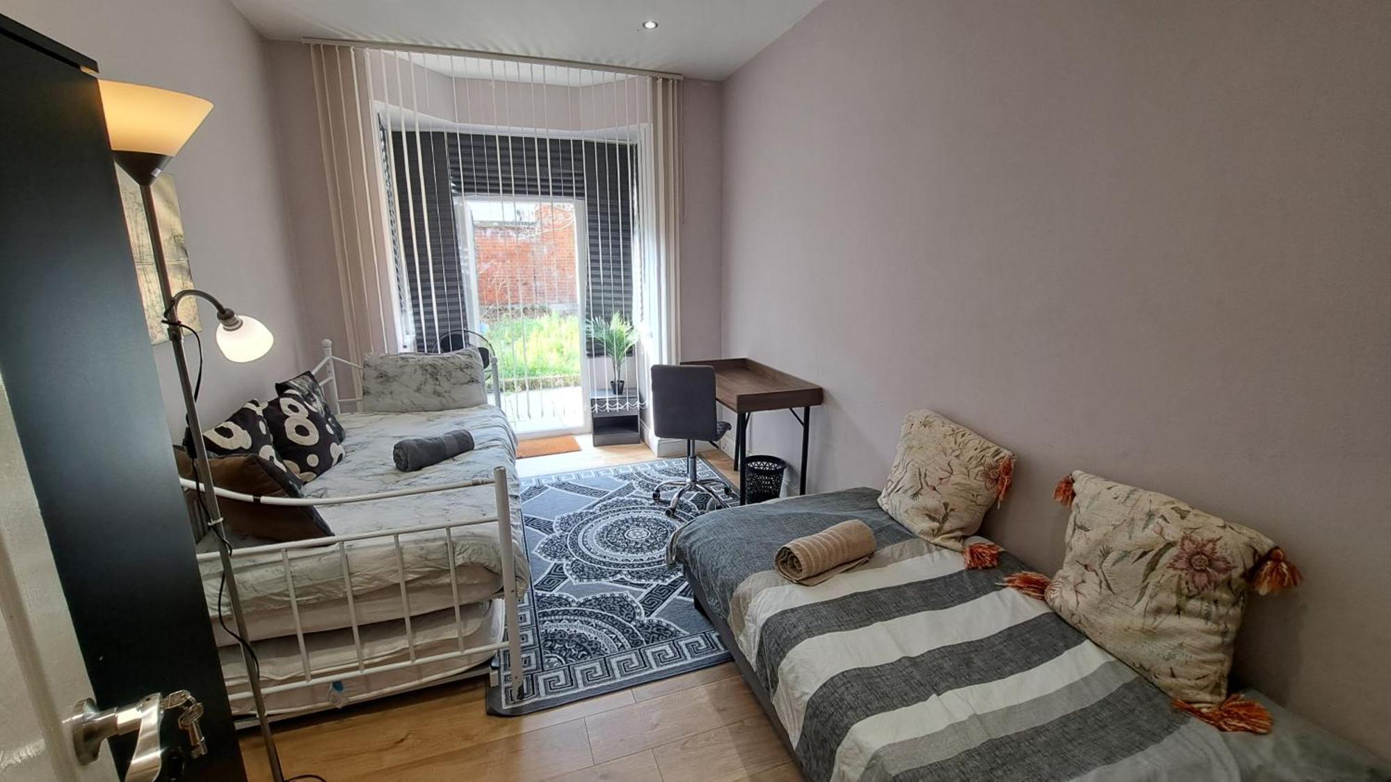 Comfy Fenia Stay London Ngoại thất bức ảnh