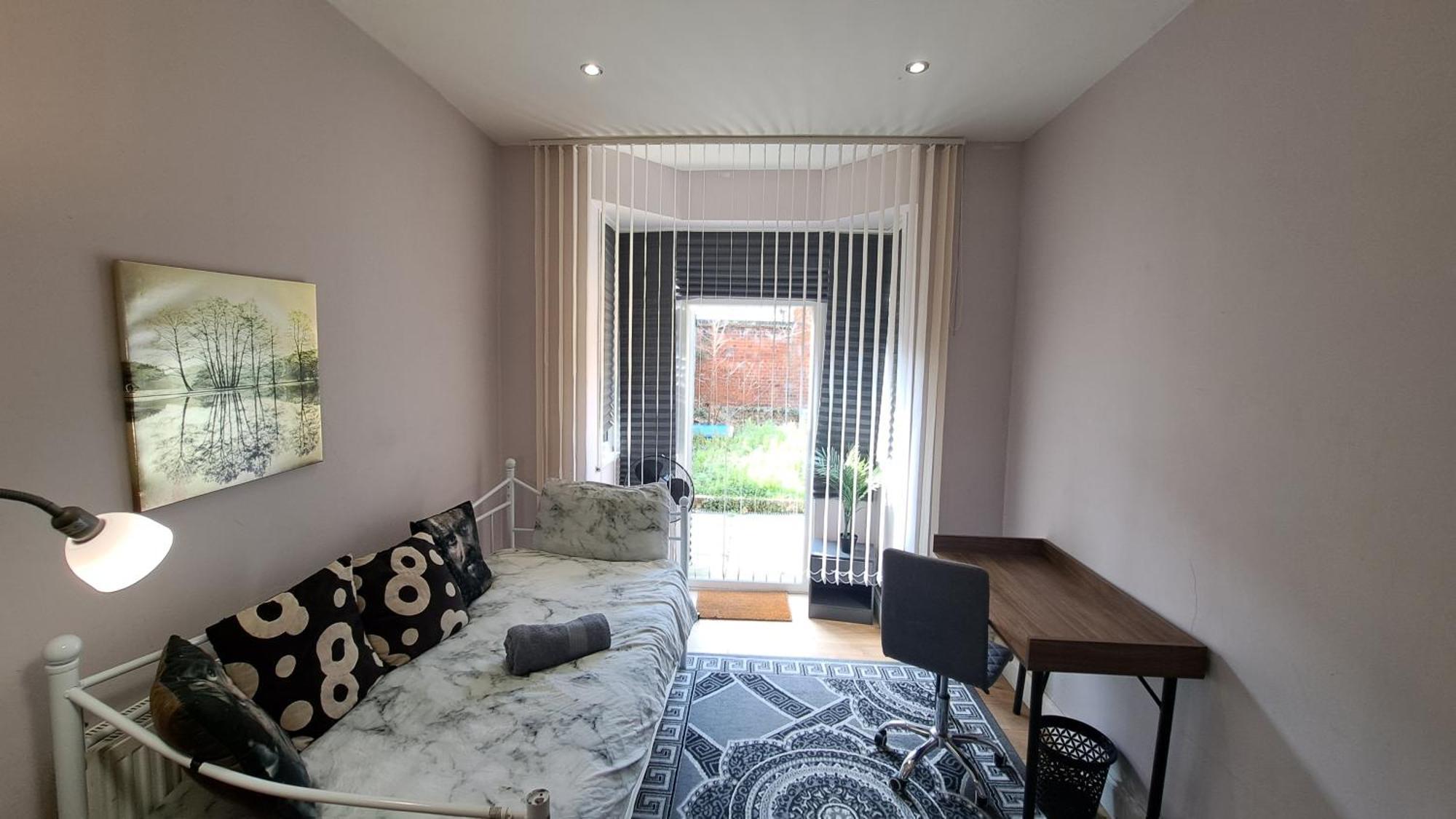 Comfy Fenia Stay London Ngoại thất bức ảnh